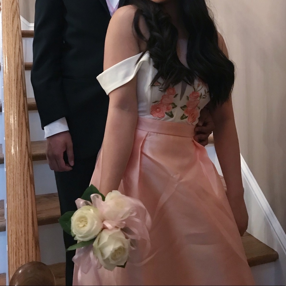 Prom dress - Picture 2 of 2